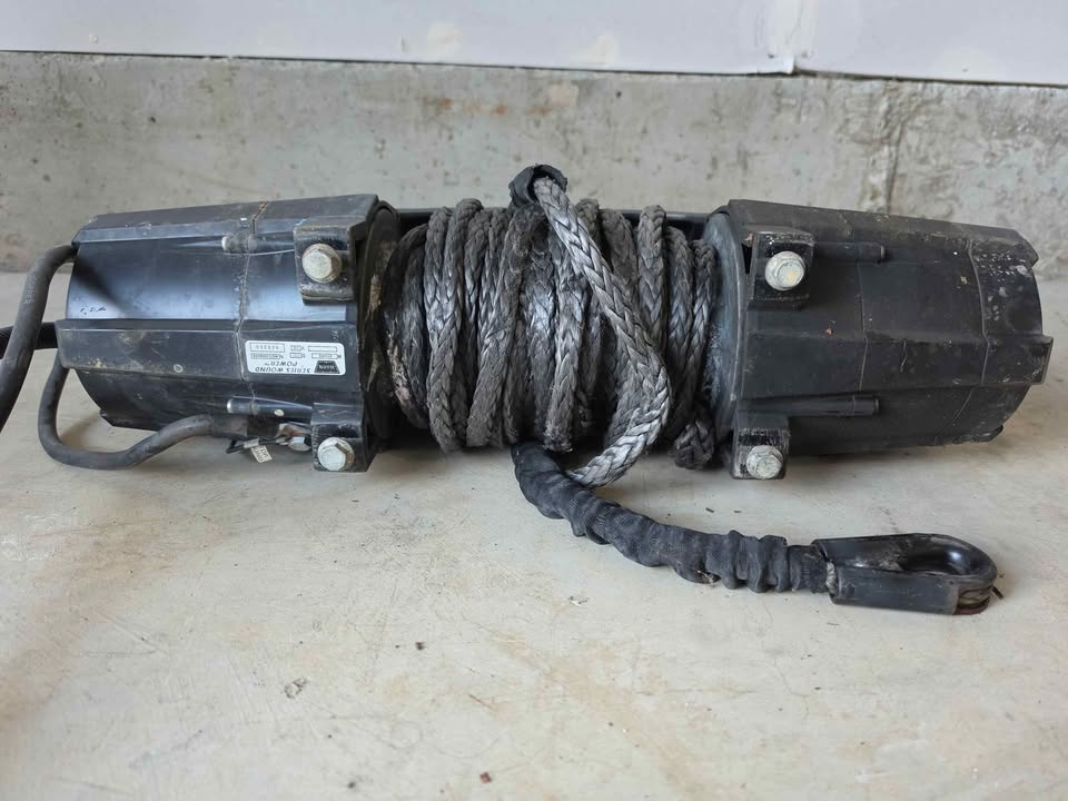WARN Zeon Platinum 12 Winch in Kirkland, WA (photo 7) — photo 7