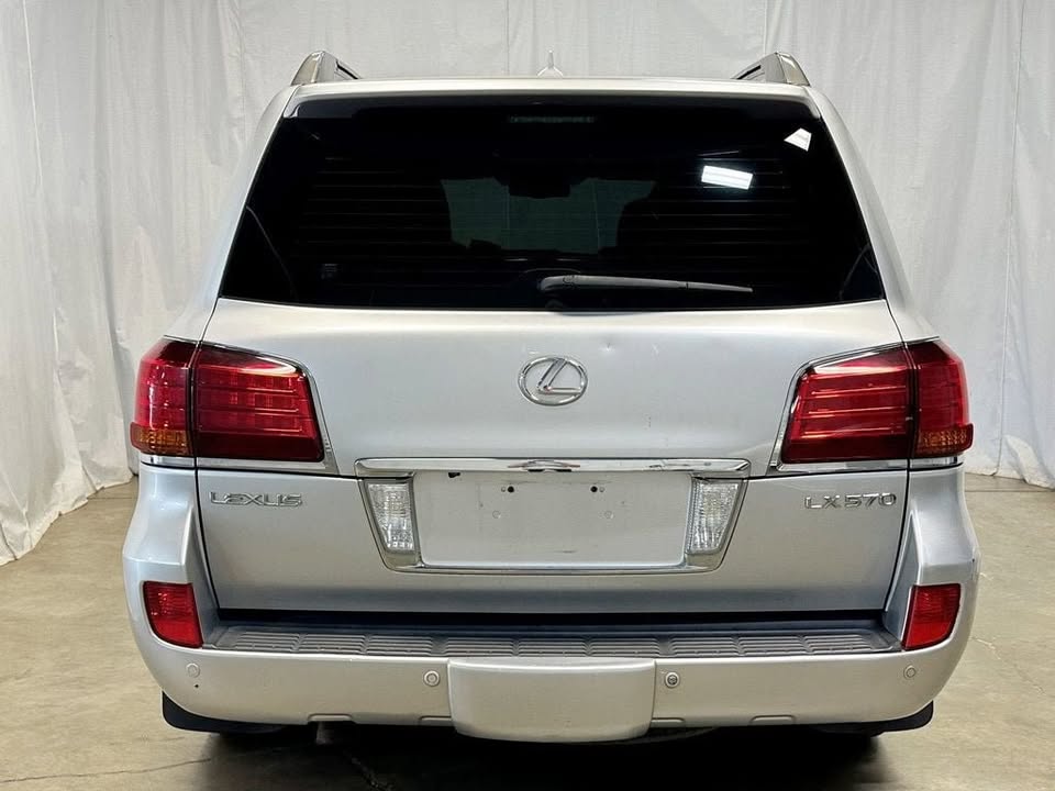 2008 Lexus LX 570 in Addison, IL (photo 10) — photo 10