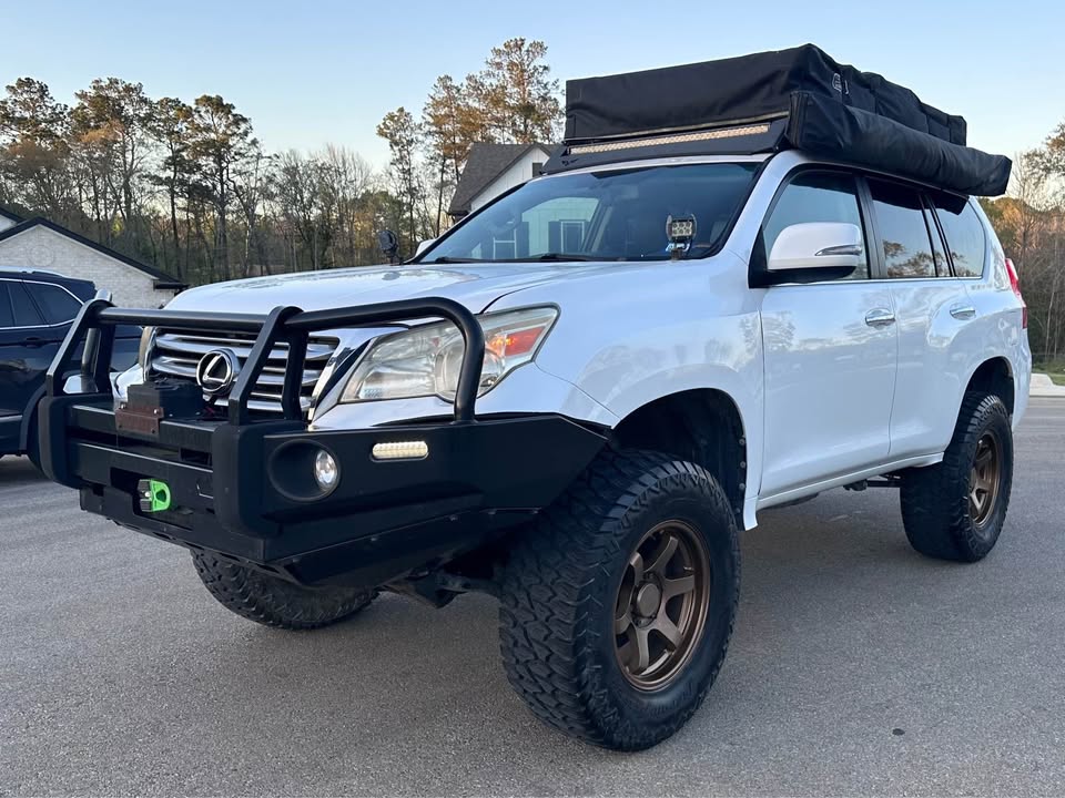 2011 Lexus GX460 Overland (photo 2) — photo 2