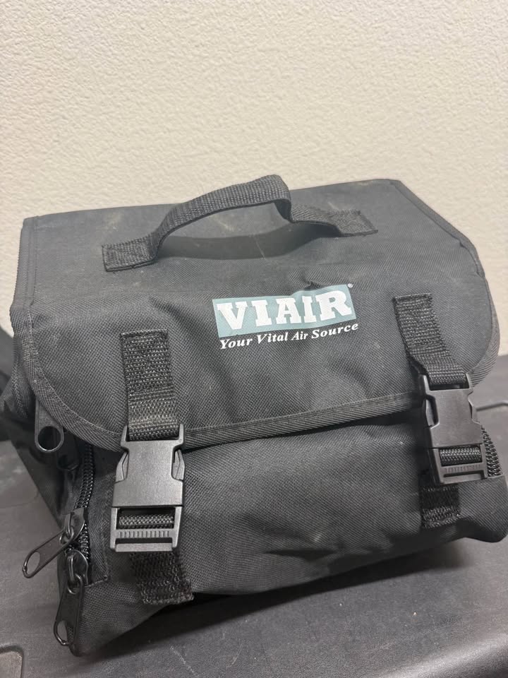 VIAIR Portable 12V Air Compressor – Like New – Heavy Duty Tire Inflator in Vancouver, WA (photo 4)