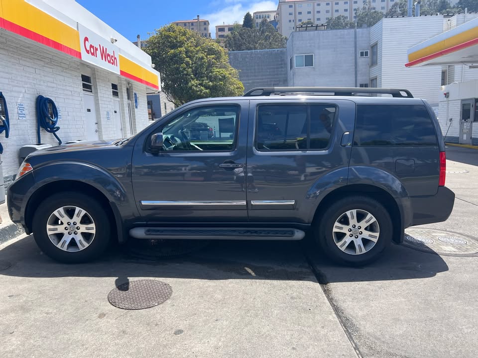 2012 Nissan Pathfinder (photo 2) — photo 2