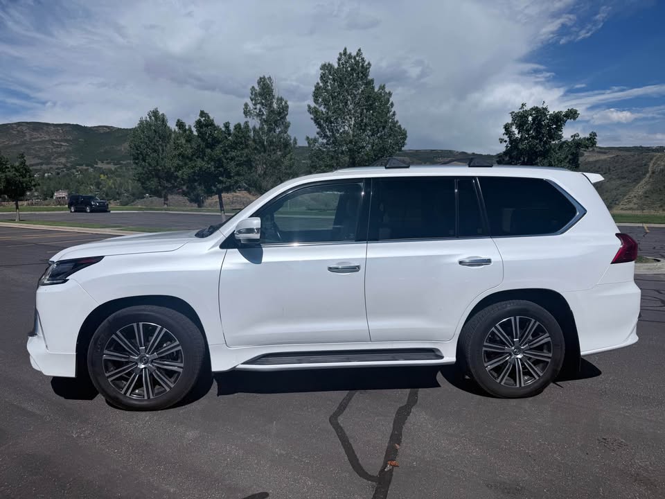2020 Lexus LX · LX 570 Sport Utility 4D (photo 2) — photo 2