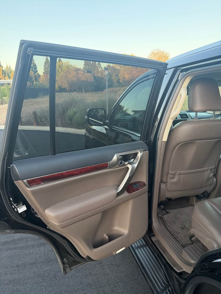 2011 Lexus GX · GX 460 Luxury Sport Utility 4D in Granite Bay, CA (photo 9) — photo 9