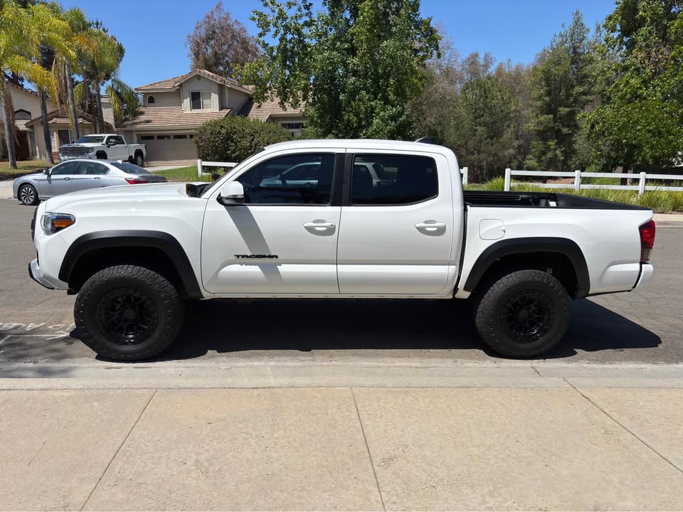2022 Toyota Tacoma Double Cab · SR5 Trail Edition in Escondido, CA (photo 4)