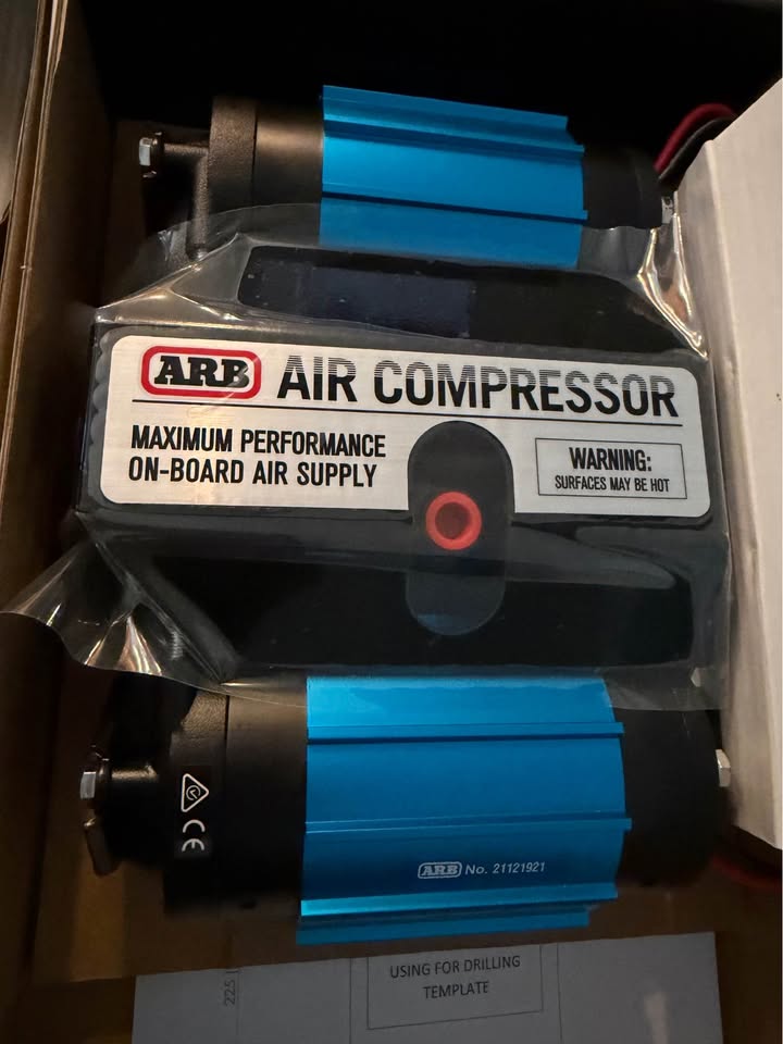 Arb dual air compressor with mounting bracket in Vancouver, WA (photo 2)