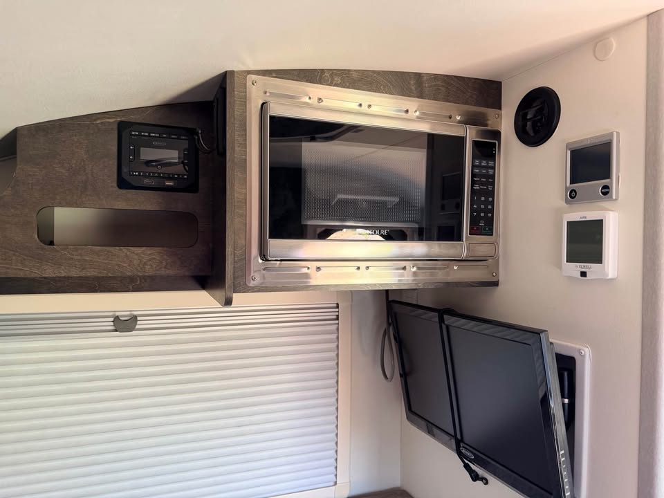 2021 NuCamp TAB 320S Boondock Travel Trailer (photo 5) — photo 5