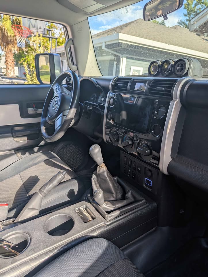 2007 Toyota FJ Cruiser · Sport Utility 2D in Sacramento, CA (photo 4) — photo 4