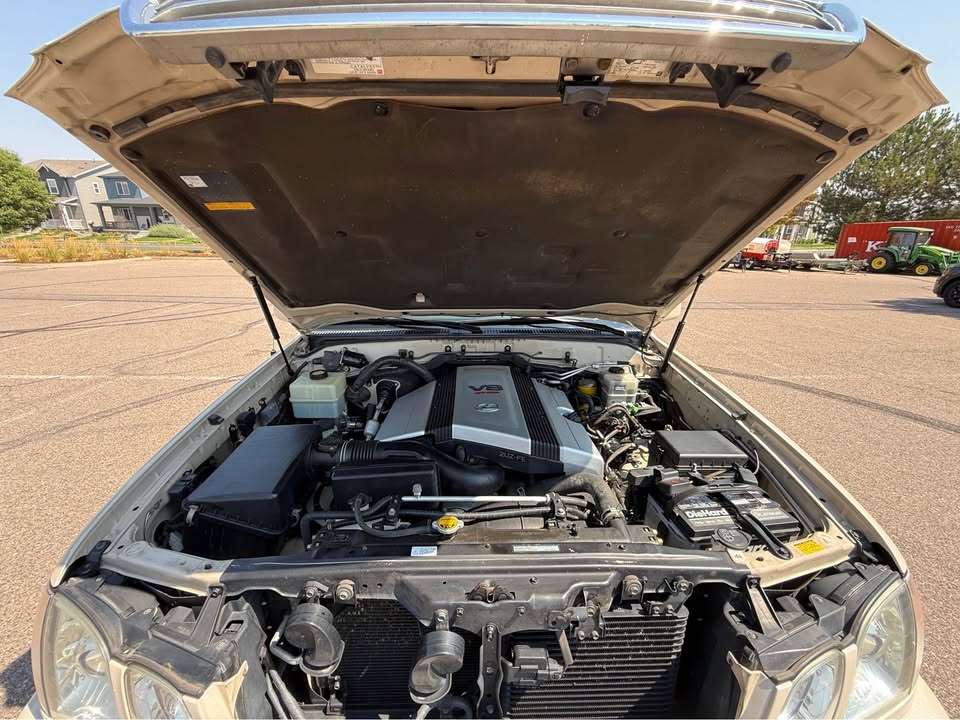 2005 Lexus LX · LX 470 Sport Utility 4D (photo 11) — photo 11