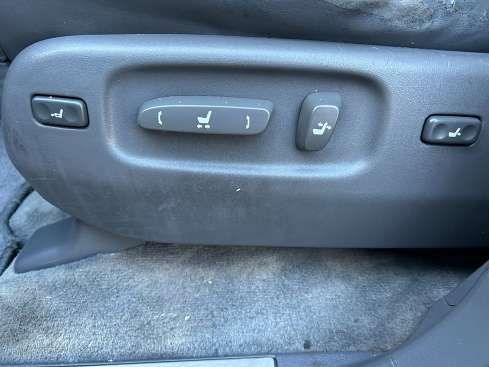 2009 Lexus LX 570 Sport Utility (photo 11) — photo 11