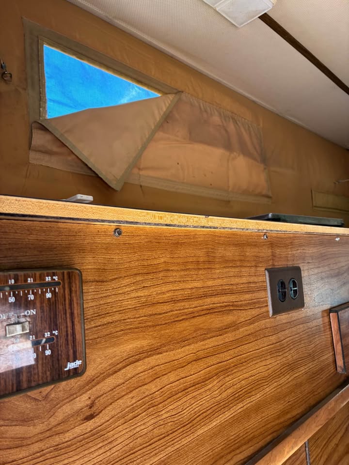 1972 Four Wheel Camper Pop-Up Camper One-Owner in Wheat Ridge, CO (photo 8) — photo 8