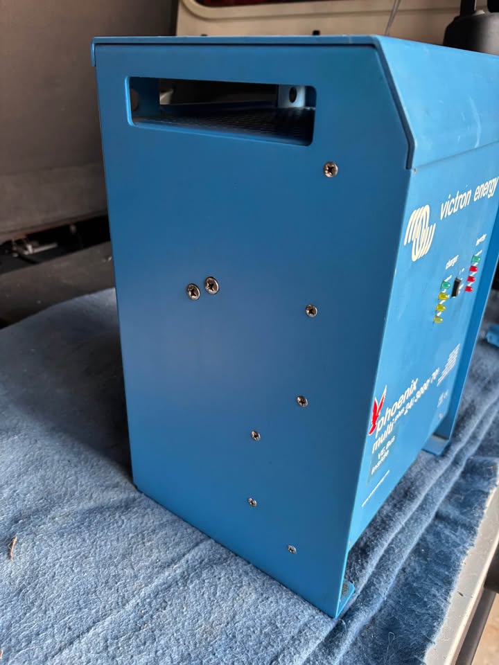 Victron charger/inverter 24v/240v (photo 2) — photo 2