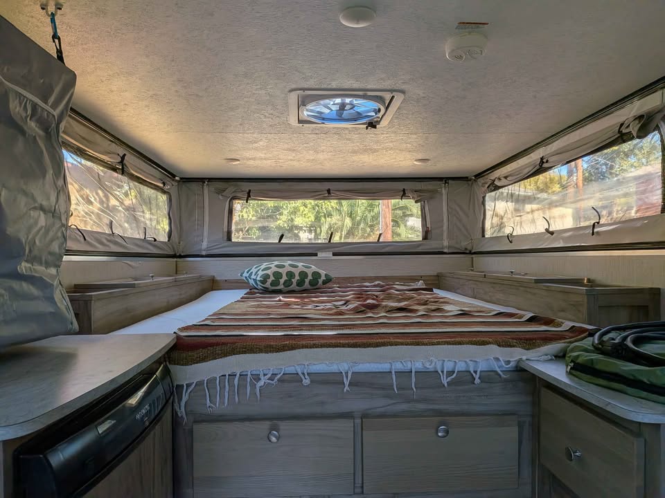 2021 Forest River Palomino SS 550 truck camper in Sacramento, CA (photo 7) — photo 7