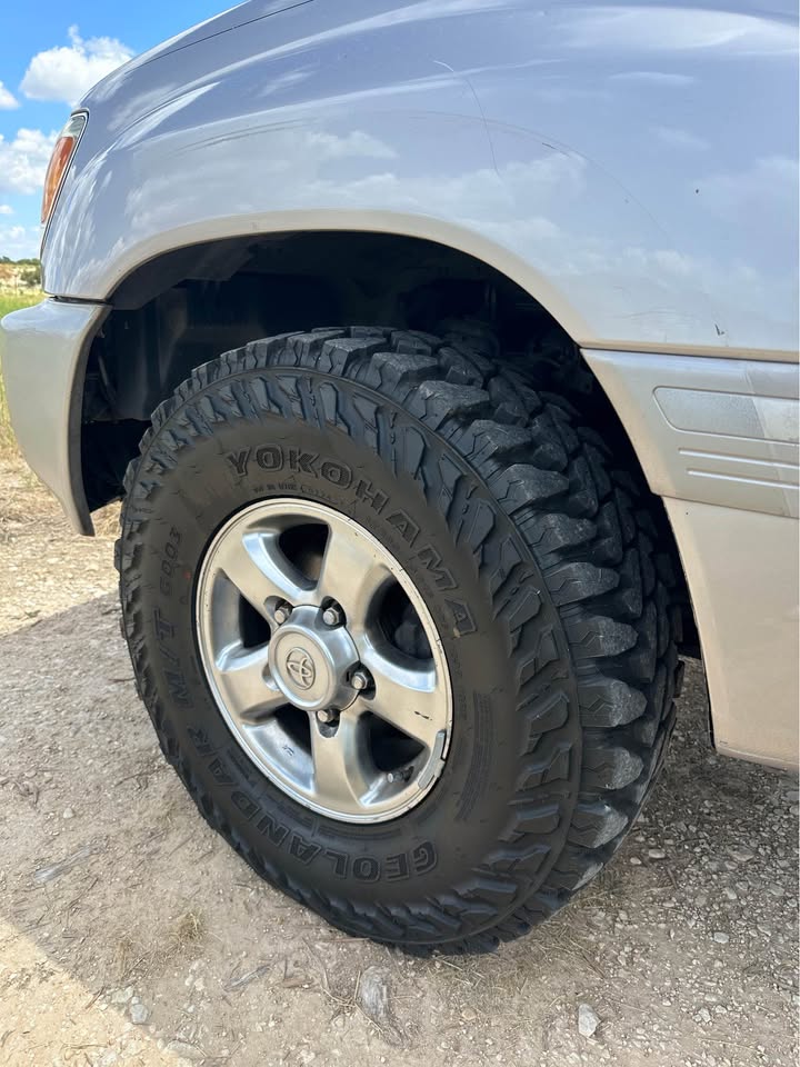 2000 Toyota Landcruiser · Sport Utility 4D in Georgetown, TX (photo 11) — photo 11