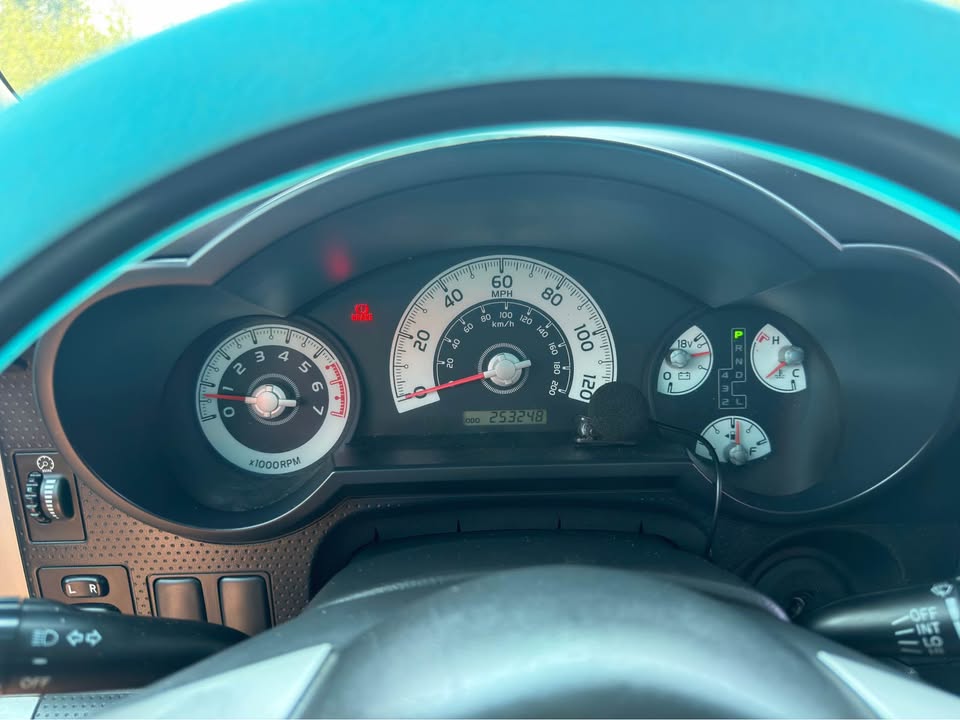 2007 Toyota FJ Cruiser · 4x4 in Denver, CO (photo 9) — photo 9