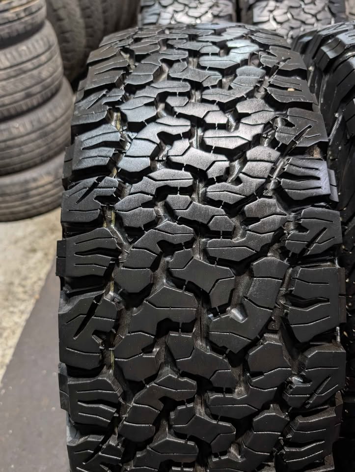 LT285/70R17
Bfgoodrich KO2 Tires $950 Set of 5 in Northlake, IL (photo 4) β photo 4
