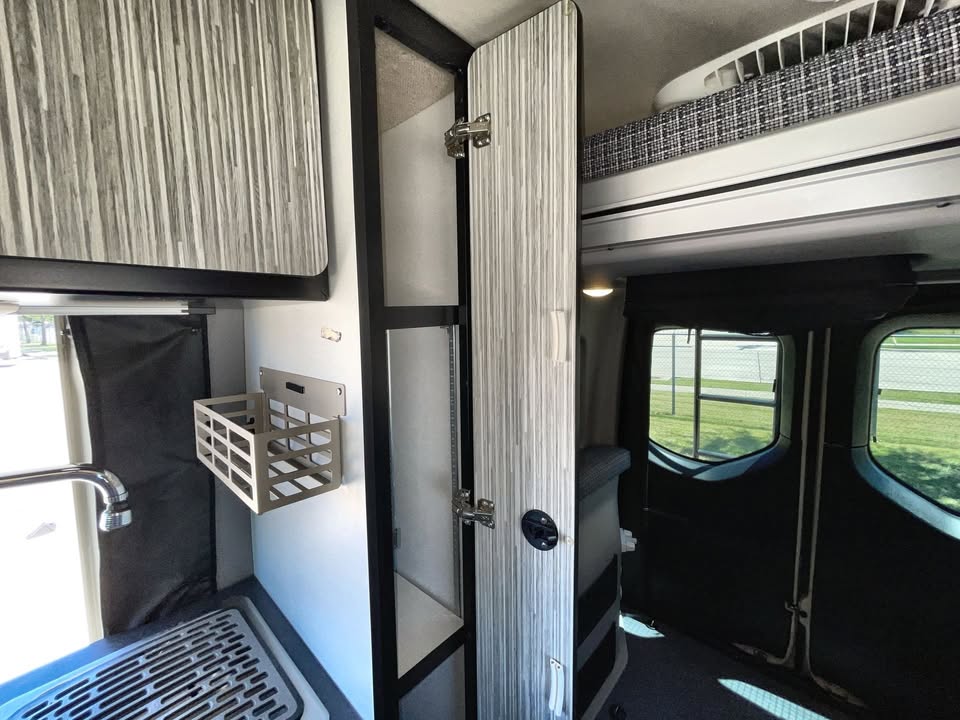 2023 Winnebago Revel 44e 4x4 in Redmond, OR (photo 10)