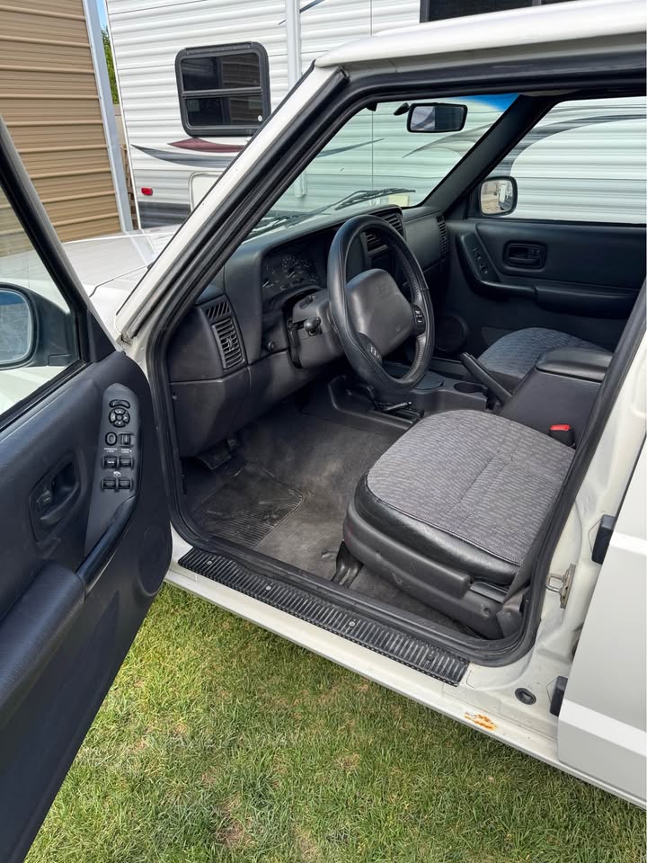 2000 Jeep Cherokee · X Sport Utility 4D in Riverton, UT (photo 9)