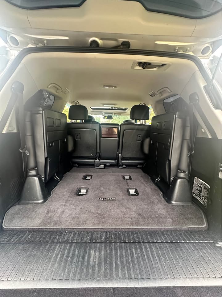 2013 Lexus LX · LX 570 Sport Utility 4D (photo 5) — photo 5