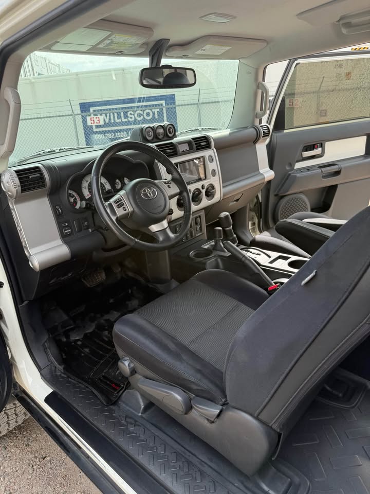 2013 Toyota FJ Cruiser · Sport Utility 2D (photo 5) — photo 5