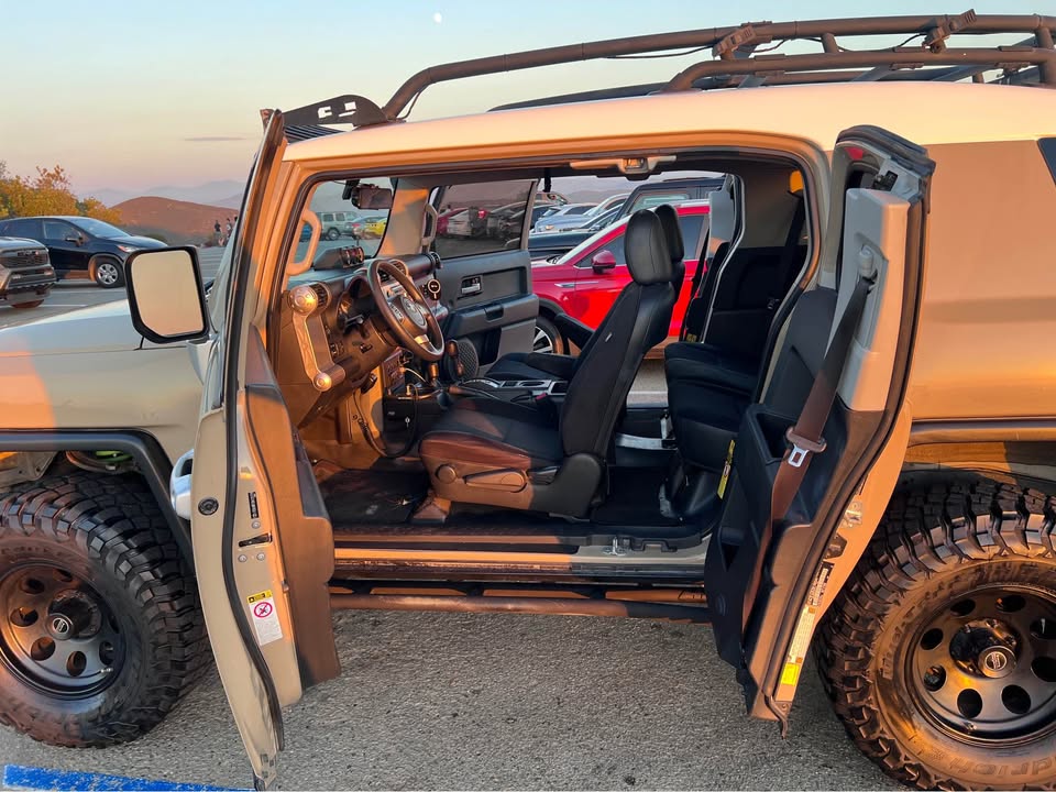 2012 Toyota FJ Cruiser 4WD – 4.88 Gears – 35s – Ironman Suspension – Rear Locker in Escondido, CA (photo 9) — photo 9