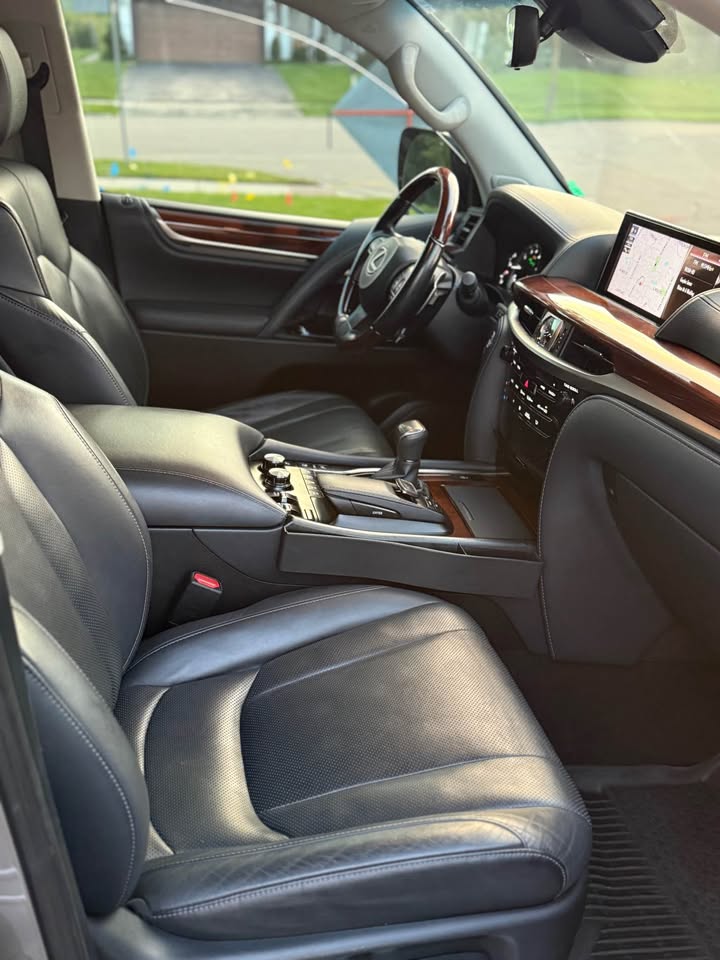 2020 Lexus LX · LX 570 Sport Utility 4D in Schaumburg, IL (photo 6) — photo 6