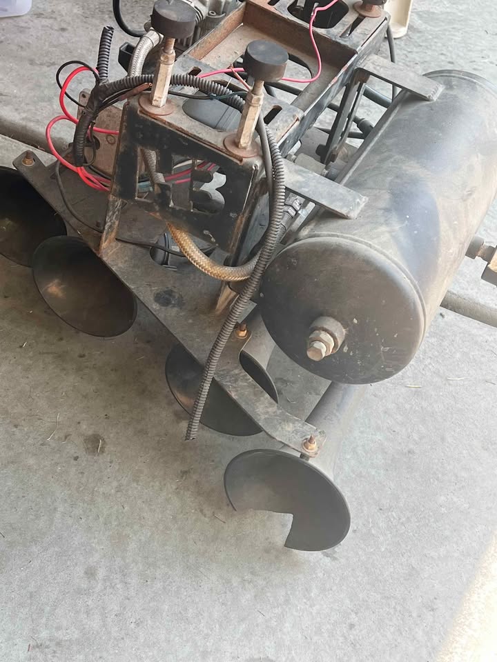 VIAIR 380C Heavy Duty 12V Air Compressor (200 PSI) Perfect for Train Horns / Air Ride in Parker, CO (photo 2) — photo 2