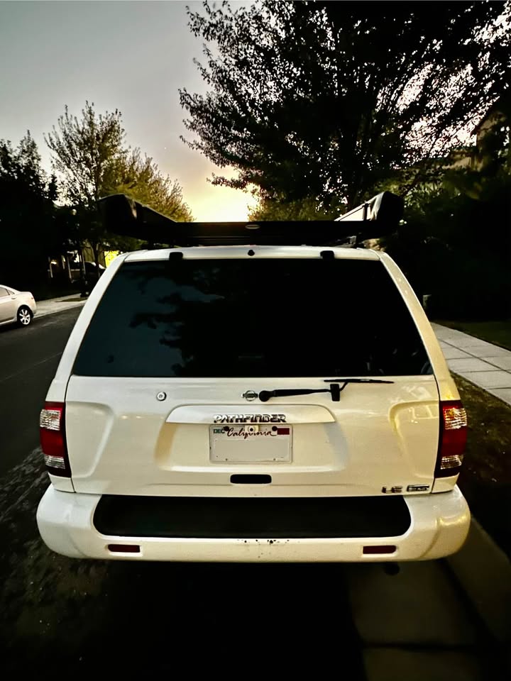 2001 Nissan Pathfinder · LE Sport Utility 4D (photo 3) — photo 3