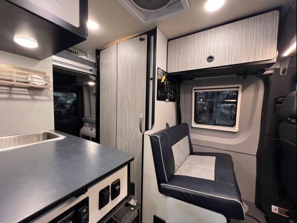 2023 Winnebago REVEL BMB44E (photo 7) — photo 7