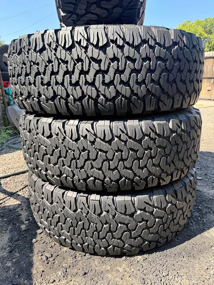 37x12.50R17LT BFGOODRICH KO2 ALL TERRAIN‼‼‼ in Dallas, TX (photo 1)