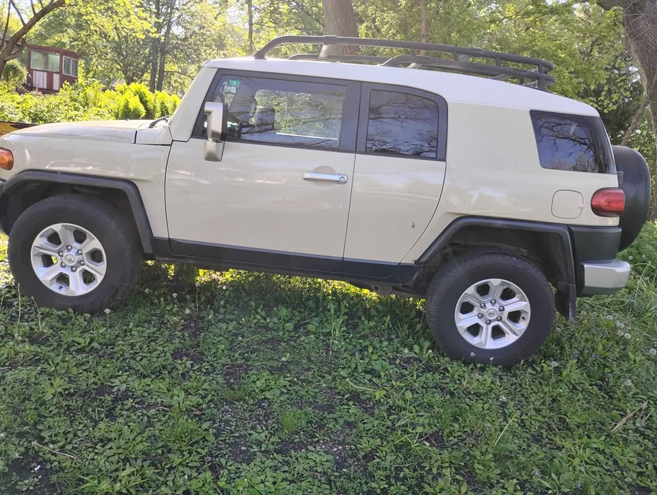 2008 Toyota FJ Cruiser · Sport Utility 2D (photo 3) — photo 3