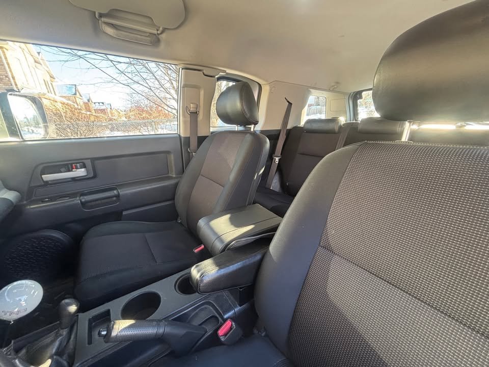 2007 Toyota FJ Cruiser in Hamilton, ON (photo 9)
