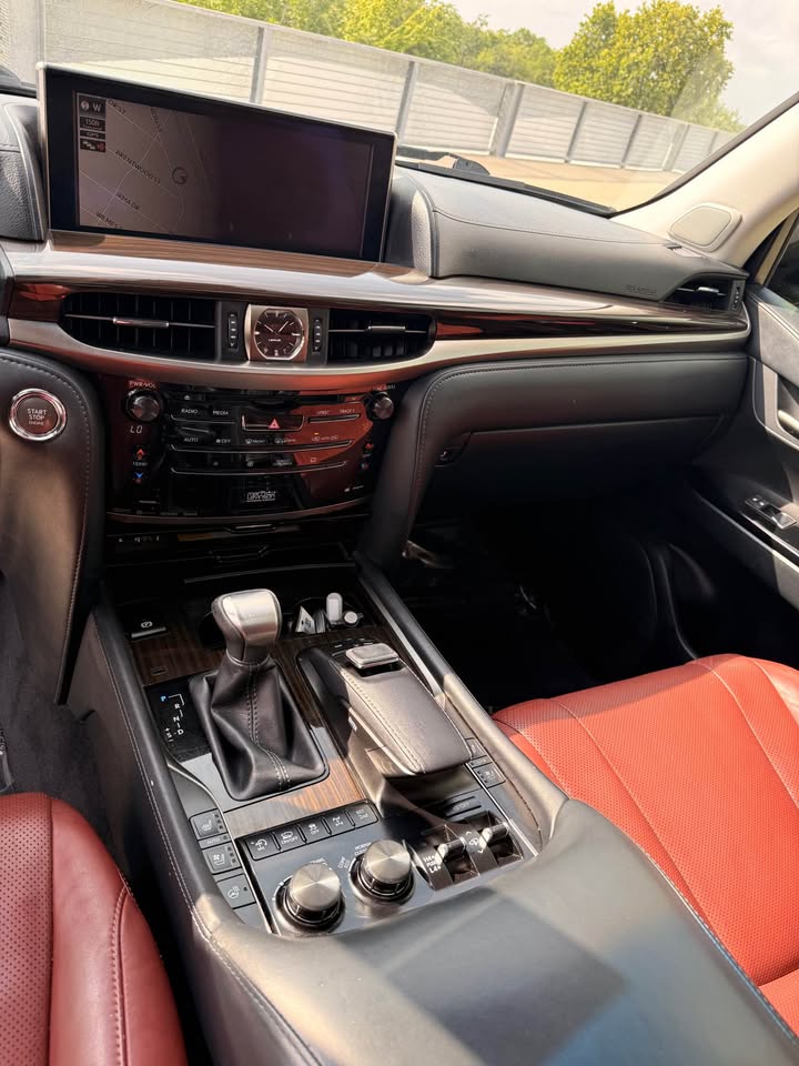 2016 Lexus LX · LX 570 Sport Utility 4D in Austin, TX (photo 11)