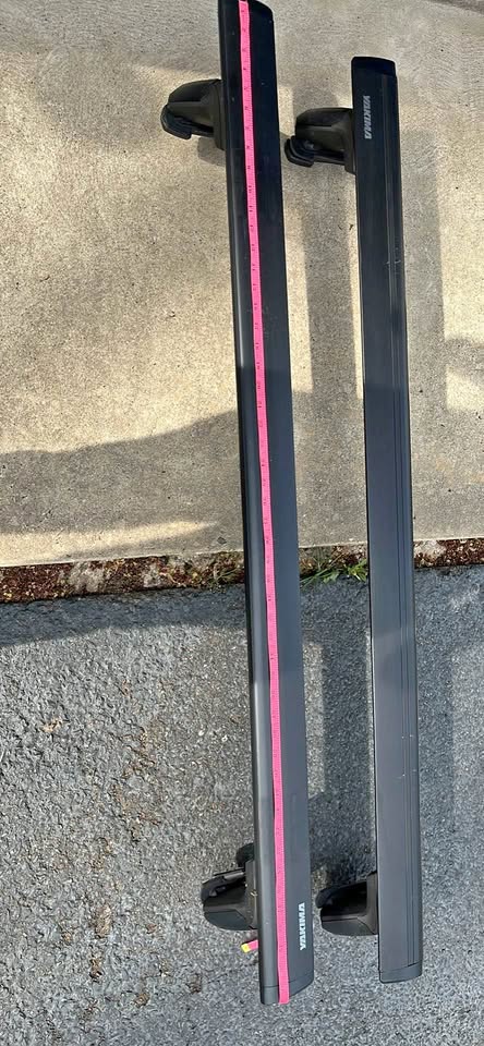 Yakima Aerodynamic Roof Rack Crossbars in Middletown, NJ (photo 1)