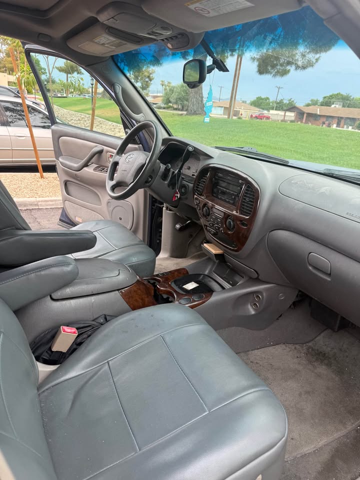 2004 Toyota Sequoia · SR5 Sport Utility 4D in Scottsdale, AZ (photo 6) — photo 6