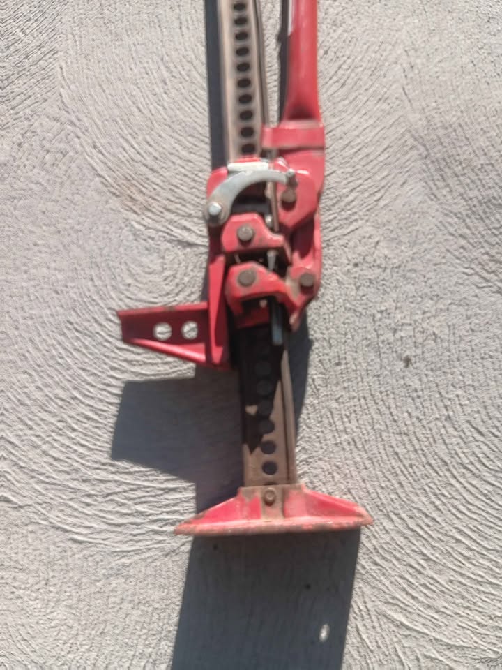 Red Hi-Lift Farm Jack in Blackfoot, ID (photo 2) — photo 2