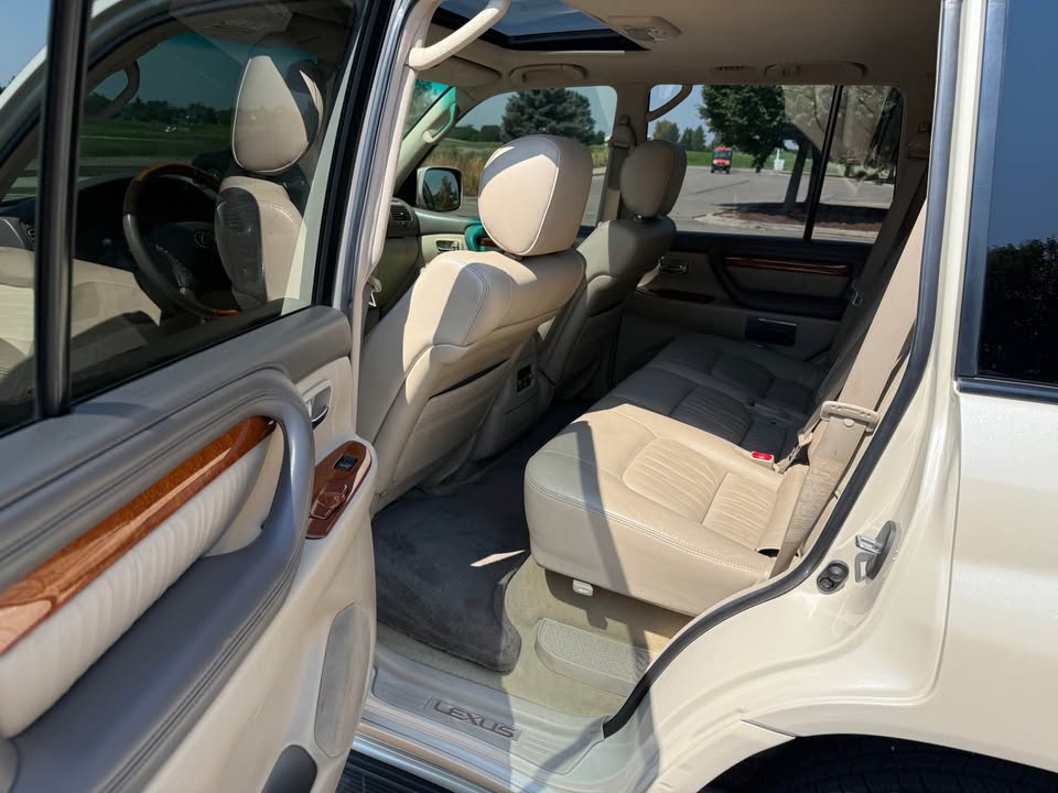 2005 Lexus LX · LX 470 Sport Utility 4D (photo 6) — photo 6