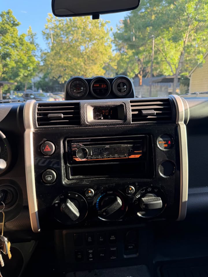 2008 Toyota FJ Cruiser · Sport Utility 2D in Seattle, WA (photo 4)