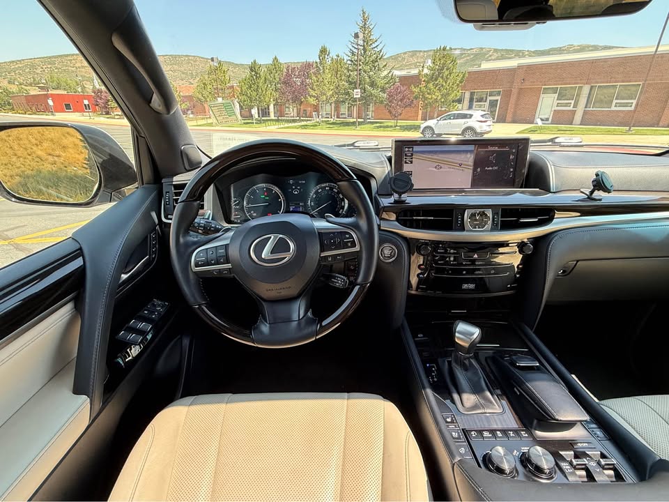 2020 Lexus LX LX 570 Sport Utility 4D (photo 11) — photo 11