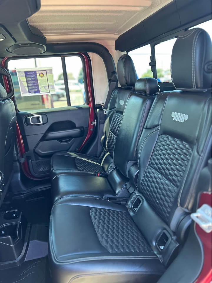 2021 Jeep Gladiator · Overland Pickup 4D 5 ft in Ontario, OR (photo 7)