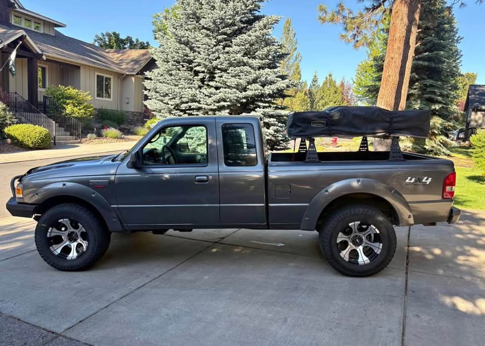 SmittyBilt GEN2 Overlander Rooftop Tent w/Truck Bed Racks in Bend, OR (photo 5) — photo 5