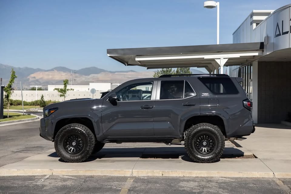 2025 Toyota 4Runner (photo 5) — photo 5