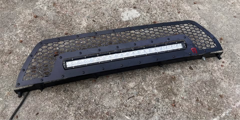 5th gen Toyota 4 runner R1 grill with light bar in Lexington, SC (photo 2) — photo 2