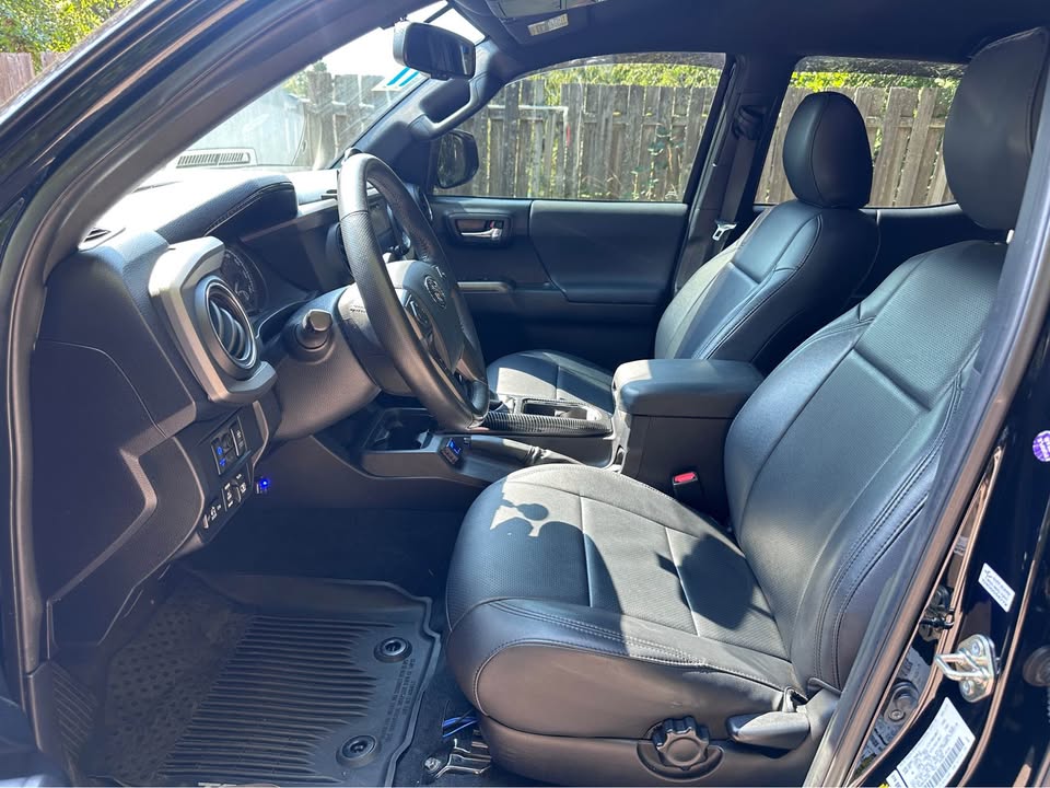 2017 Toyota Tacoma Double Cab · TRD Sport Pickup 4D 5 ft (photo 11) — photo 11