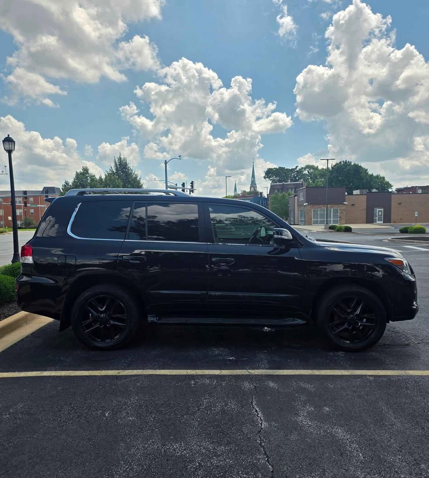 2013 Lexus LX · LX 570 Sport Utility 4D in St Louis, MO (photo 8) — photo 8
