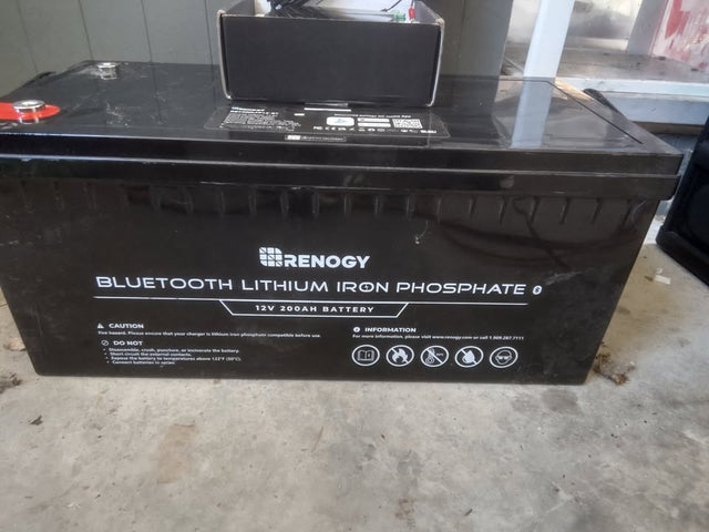 200Ah LiFePO RENOGY Lithium Battery with Bluetooth PLUS Core Display — photo 3