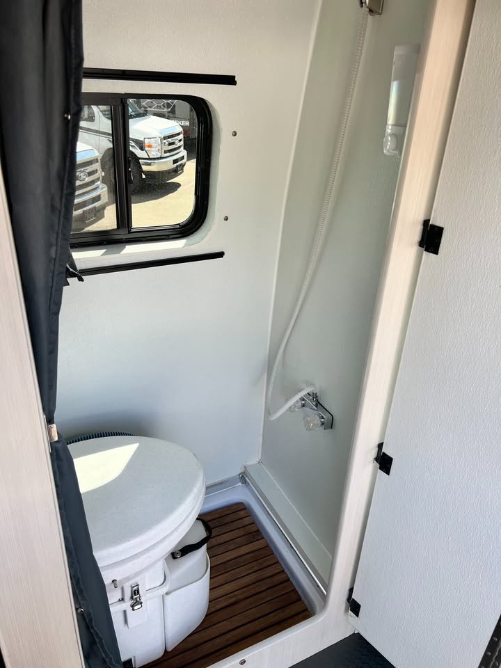 2020 SPORTSMOBILE 170" 3500 CHASSIS -TURBO DIESEL V6 WITH TRUE 4WD EX-L in Sacramento, CA (photo 11) — photo 11