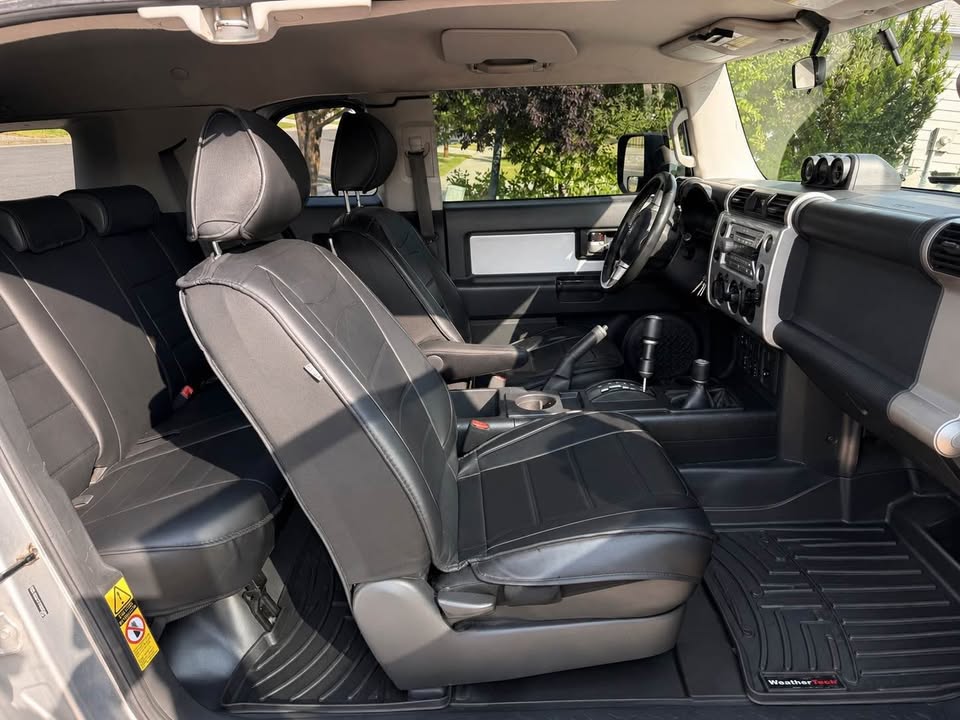 2007 Toyota FJ Cruiser 4WD – Rear Locker – Roof Rack – LED Light Bar in Spokane, WA (photo 7)