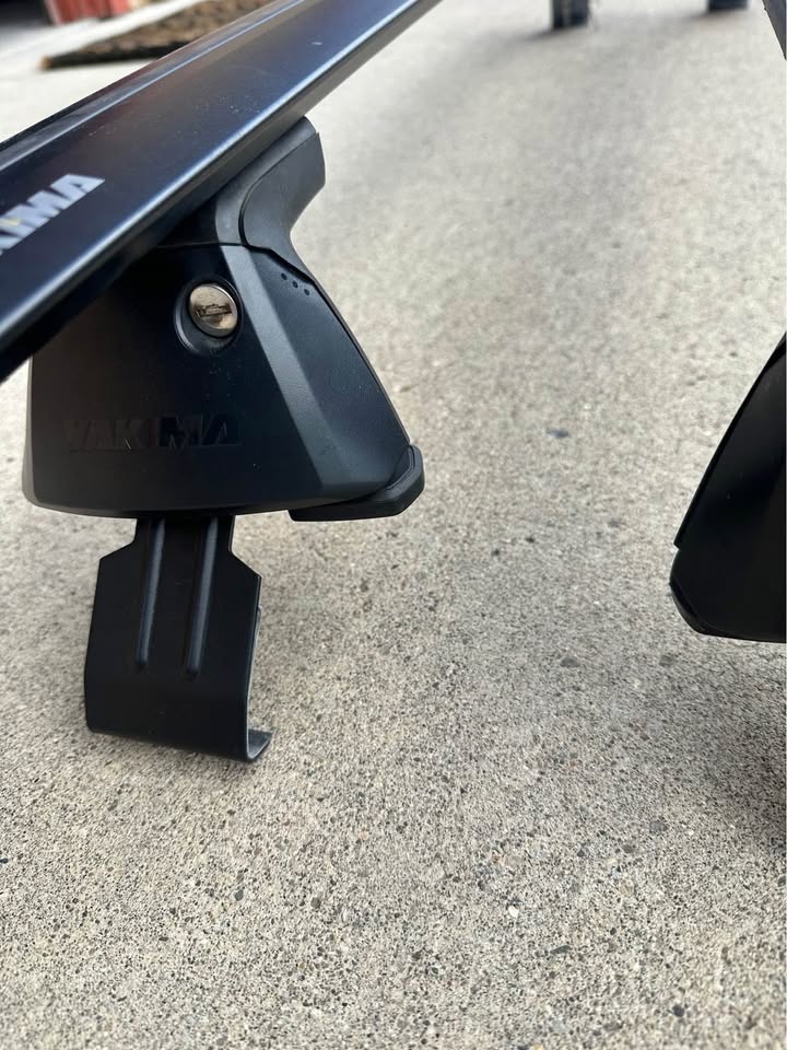 Yakima roof racks like new with locks/keys in Reno, NV (photo 3)