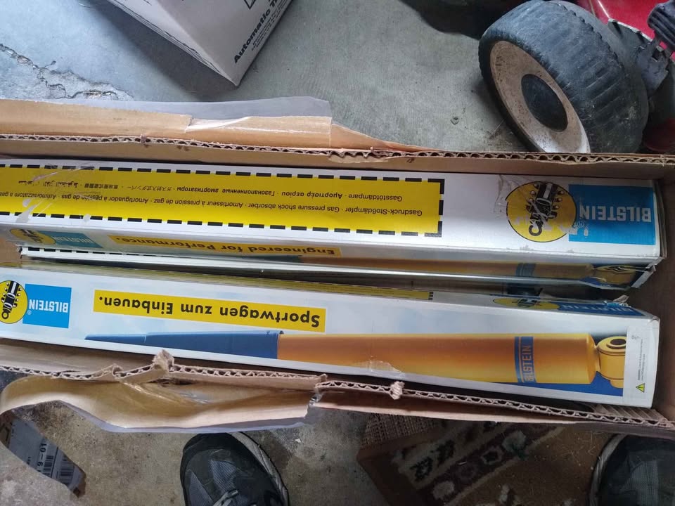 Clayton off-road Cherokee XJ 6.5 inch lift Bilstein shock kit in Spokane, WA (photo 2)