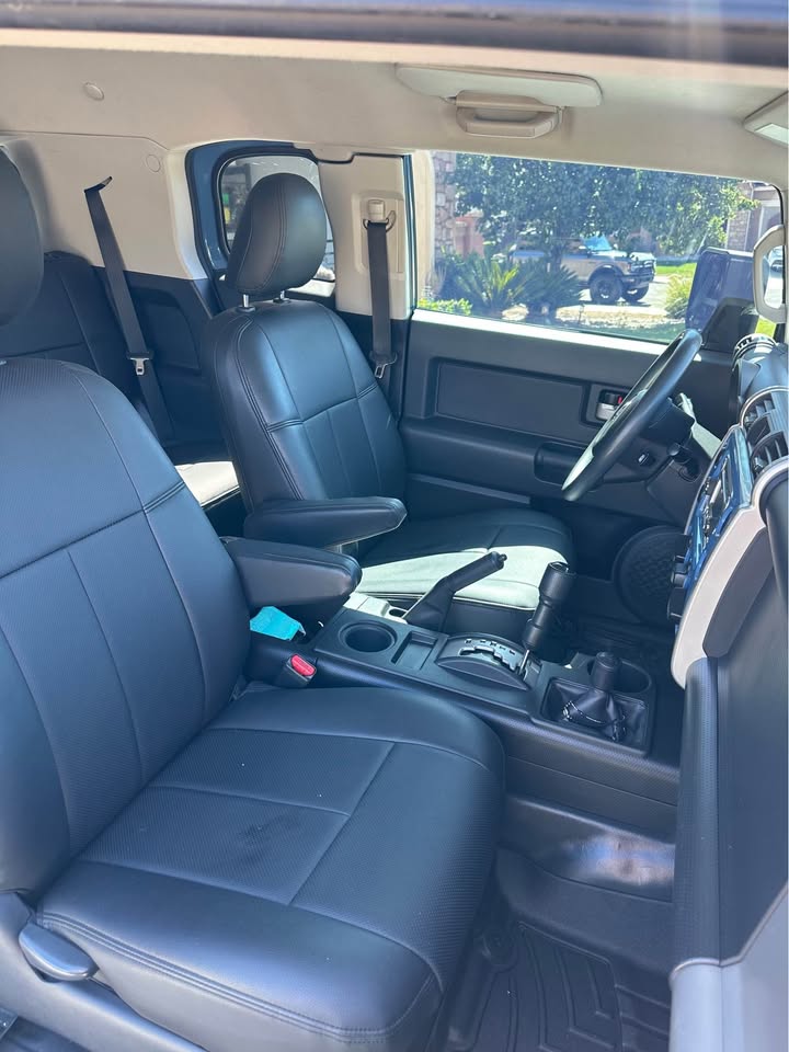 2011 Toyota FJ Cruiser (photo 7) — photo 7
